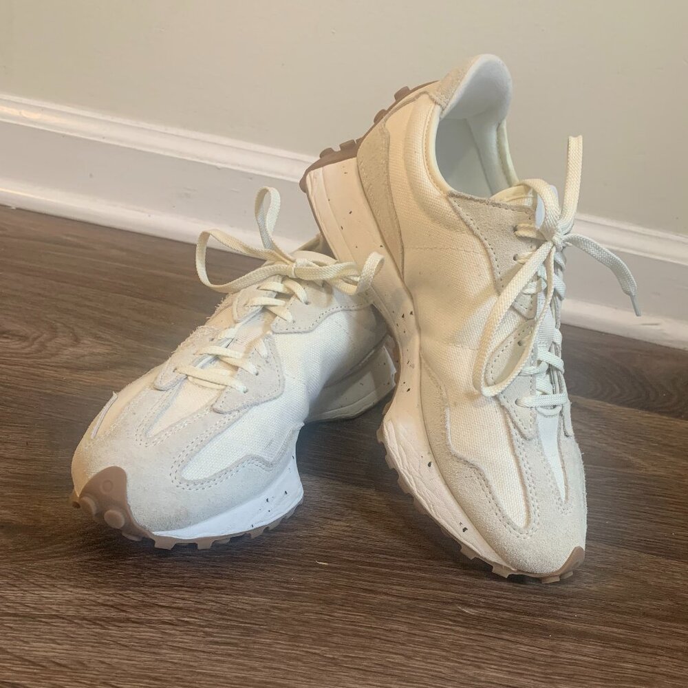 New Balance Women's 327 Shoes